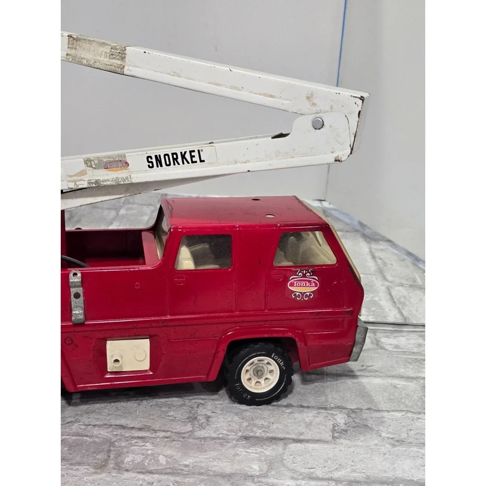 1970's Vintage Tonka Snorkel Fire Truck Pressed Steel Sturdy Red White VIDEO